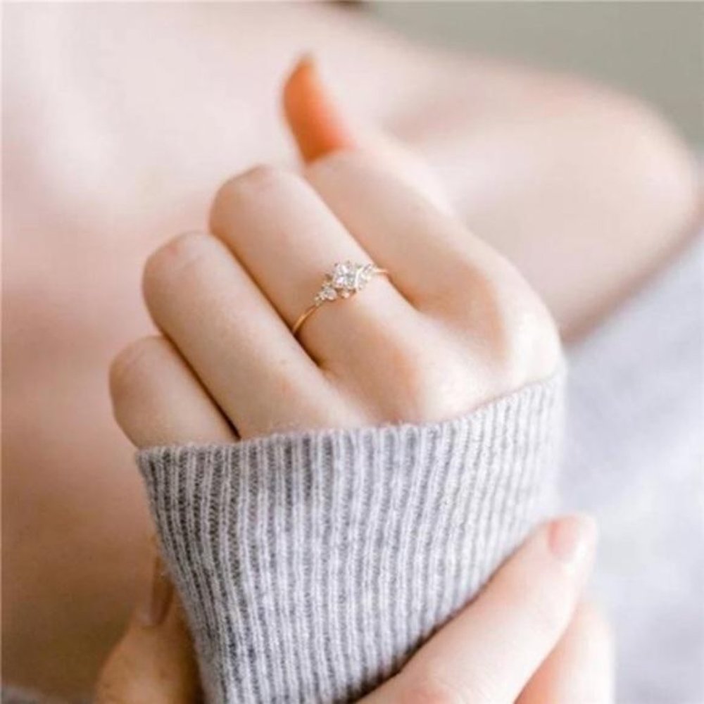 New’18K Yellow Gold White Sapphire Ring, beautiful Ring, shiny Ring. - Picture 2 of 4
